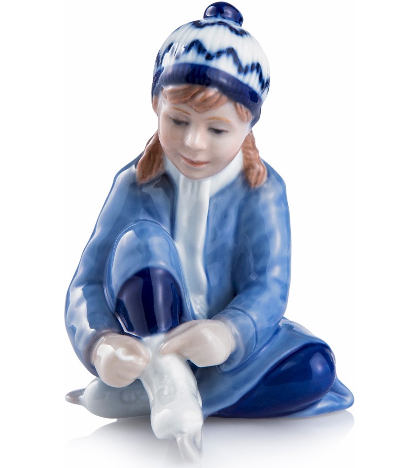 2016RC1016802 - 2016 Annual Girl Figurine