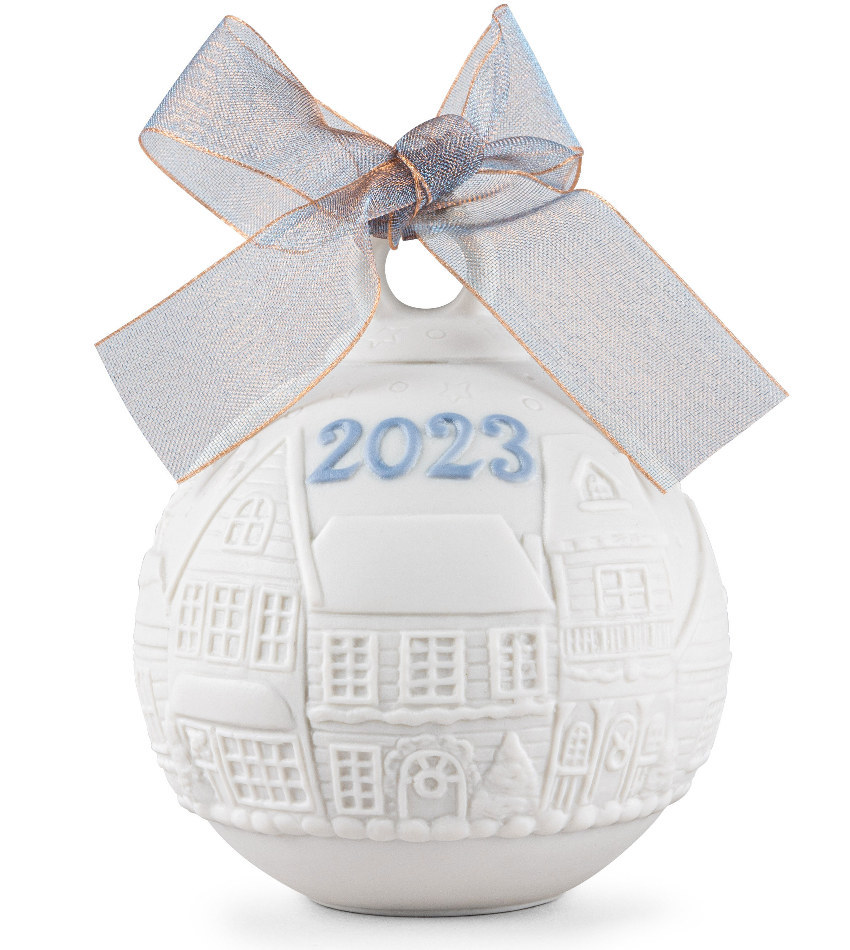 L18474 - 2023 Lladro Ball